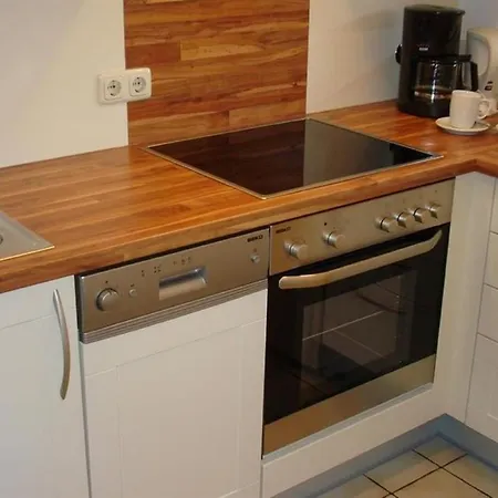 Rosa 2 & 5 アパート *