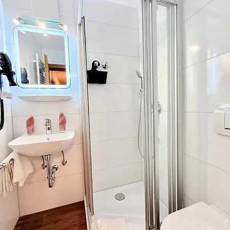 Rosa 2 & 5 フュッセン